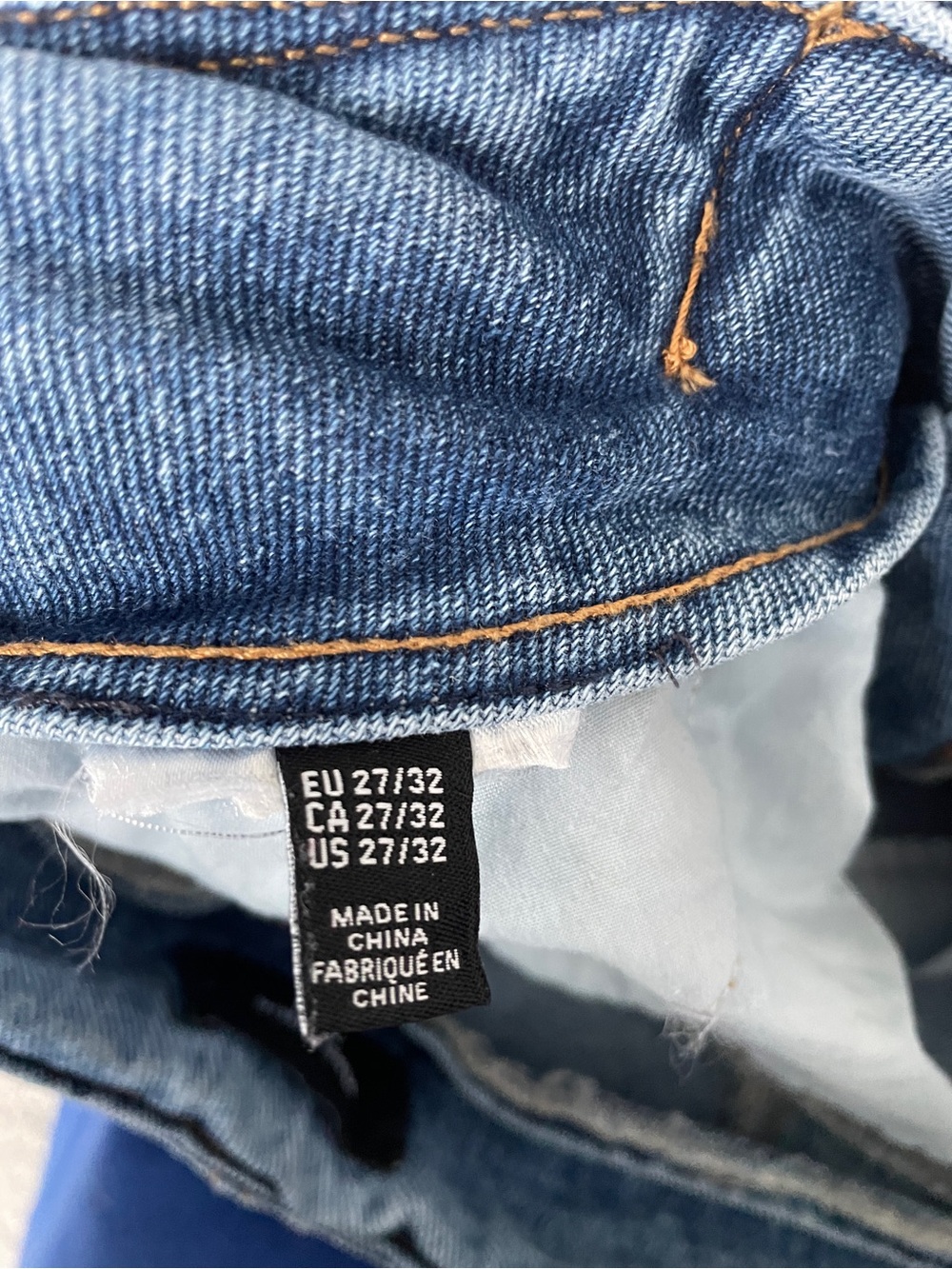 Vero Moda High Rise Cropped Mom Jeans - Picture 4 of 4